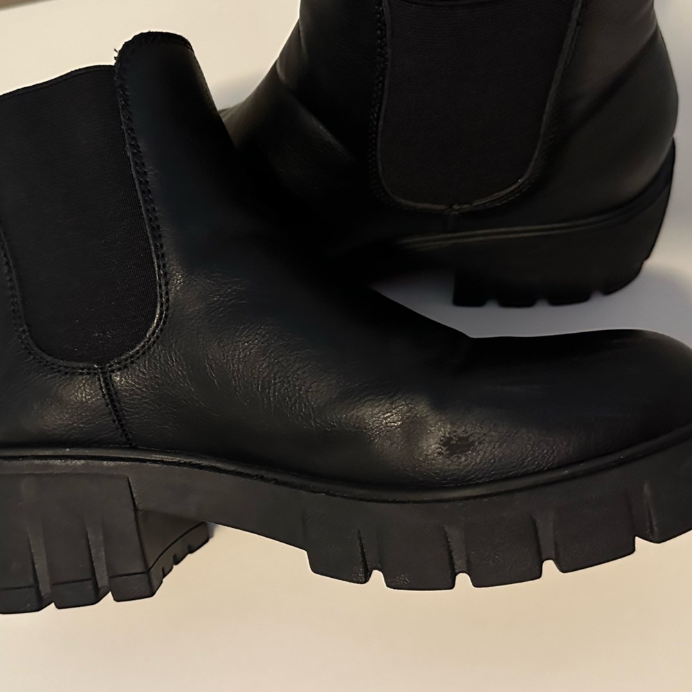 Sasha Lug Sole Ankle Boot - Picture 2 of 4